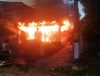 La vivienda ardió en llamas. Foto: gentileza.