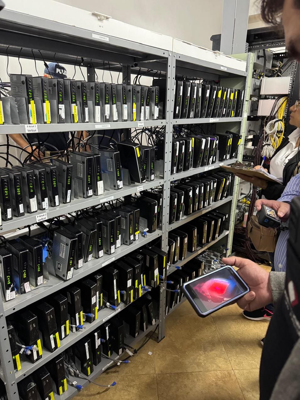 La Nación / Paraná Country: desmantelan supuesta piratería de señales  audiovisuales