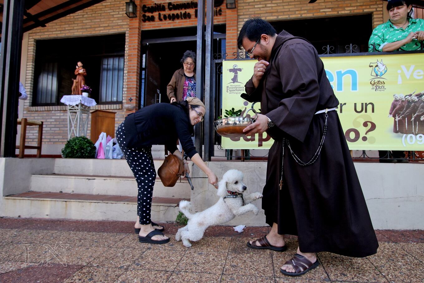 En el marco del día del animal, los hermanos Franciscanos Capuchinos realizan la bendición de mascotas en la Capilla San Leopoldo.Foto Pánfilo Leguizamón