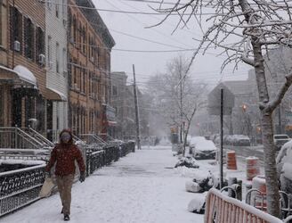 El municipio de Hampton, en Nueva Jersey, acumuló 33 centímetros de nieve. Foto: Gentileza