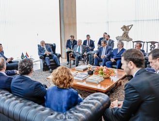 El presidente Luiz Inácio Lula da Silva, durante reunión con su par Santiago Peña, en el Palacio de Itamaraty. Brasília - DF.  Foto: Ricardo Stuckert / PR