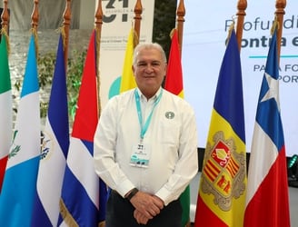 El Fiscal General Emiliano Rolón participó en evento internacional, y su jefe de seguridad protagonizó un bochorno, según denuncia.