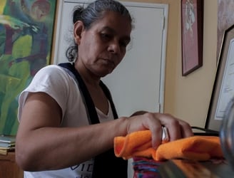 En Paraguay, miles de mujeres trabajan como empleadas domésticas. Foto: Carlos Colorado / PNUD.