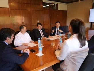 El ministro de Industria y Comercio se reunió con el embajador de Taiwán en Paraguay. Foto: MIC.