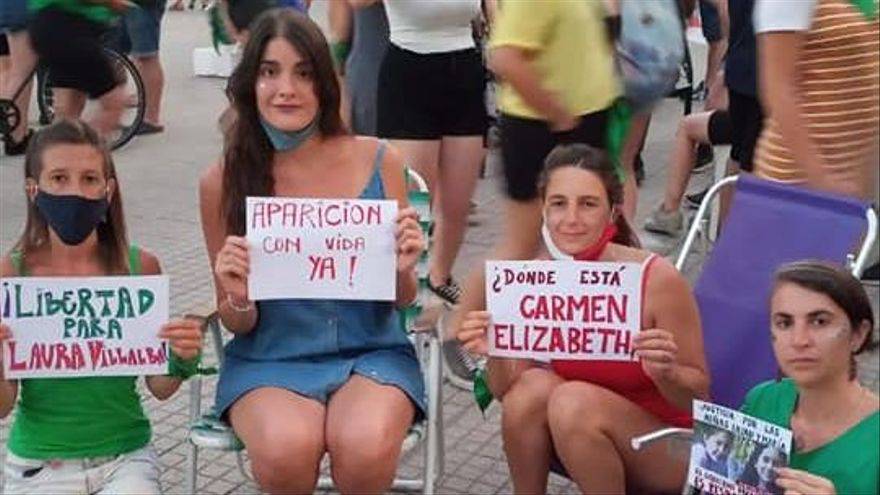 Ciudadanas argentinas piden al gobierno de Alberto Fernández el esclarecimiento del caso de las menores en operativo estatal. Foto: elDiarioAR. 