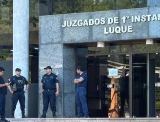 El Juzgado de Luque fue evacuado tras la amenaza de bomba. Foto: El Observador.