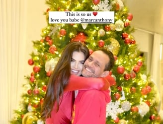 Nadia Ferreira y Marc Anthony protagonizaron postal navideña subida de tono. Foto: @NadiaFerreira/Instagram