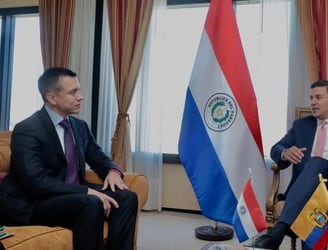 Los presidentes Daniel Noboa y Santiago Peña. Foto Presidencia.