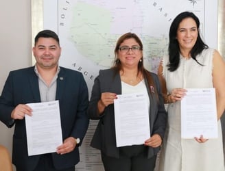 El intendente y la gobernadora de Concepción firmaron el acuerdo con la ministra del MOPC. Foto: Gentileza.