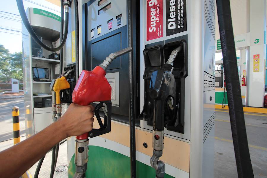 Durante el año pasado, el precio del combustible subió de forma permanente, lo que influyó en gran medida en el porcentaje de inflación. Foto: Archivo. 