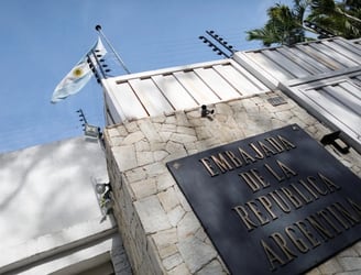 Argentina acoge a opositores venezolanos en residencia de su embajador en Caracas.