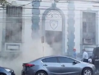 El incendio afectó al medidor del Colegio República Argentina. Imagen: captura de video.