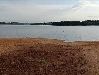 El hombre desapareció en aguas del lago Acaray.