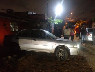 Este vehículo robado en Asunción fue recuperado por la Policía.