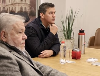 El titular de IPS, Jorge Brítez junto al presidente Santiago Peña.