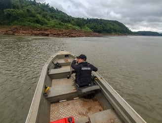 La Armada Paraguaya prosigue con las tareas de búsqueda en los ríos Monday y Paraná. Foto: Gentileza.