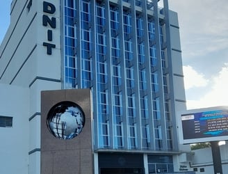 Dirección Nacional de Ingresos Tributarios (DNIT), edificio fachada entrada. Foto: CMG/NM