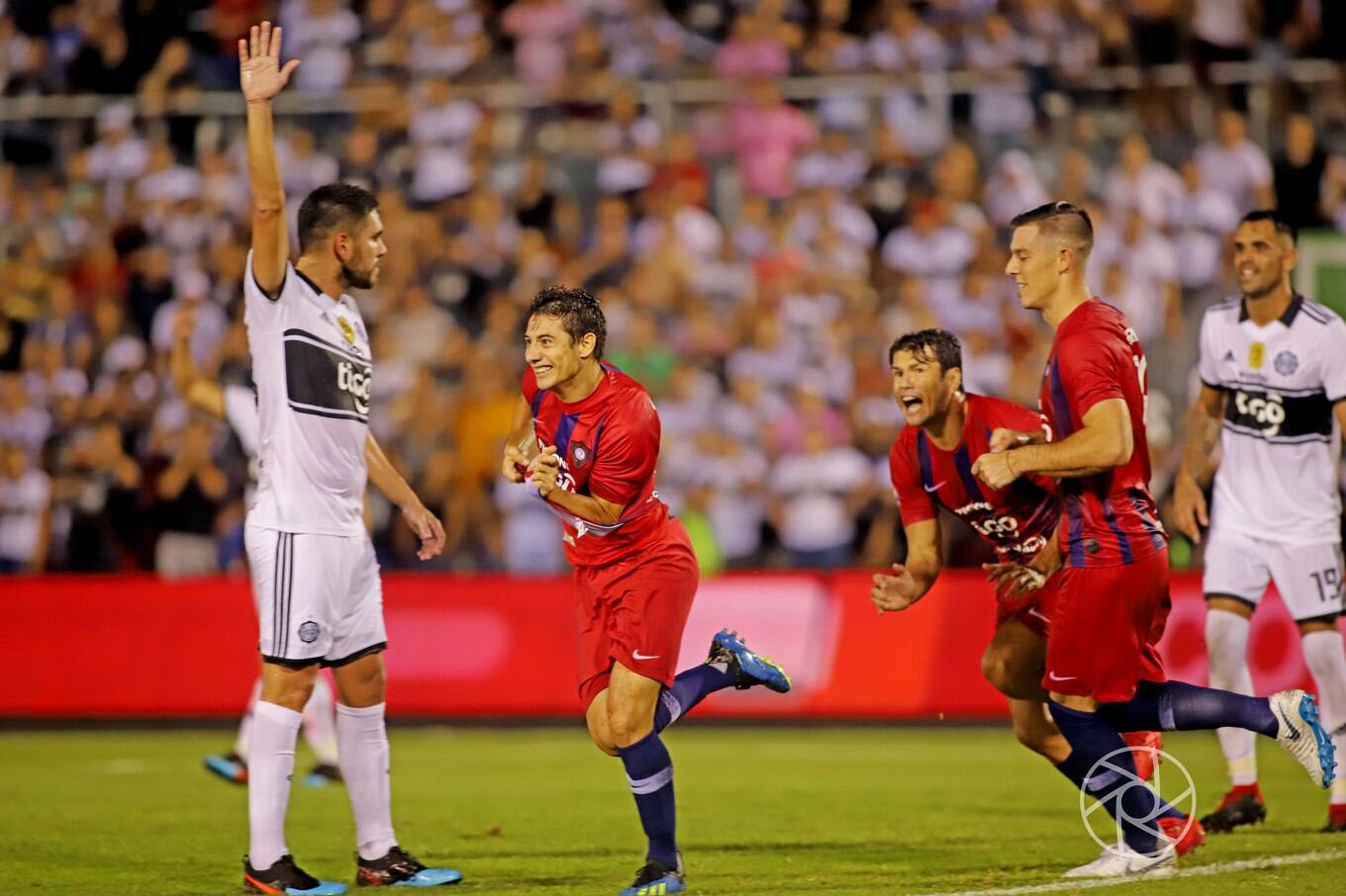 La Nación / Imágenes del Clàsico Olimpia Vs. Cerro Porteño ...