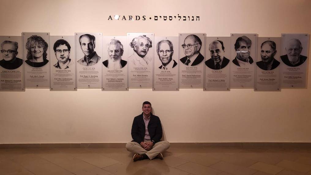 Santiago Peña se encuentra de visita en la sede de la Universidad Hebrea de Jerusalén. Foto: Gentileza.