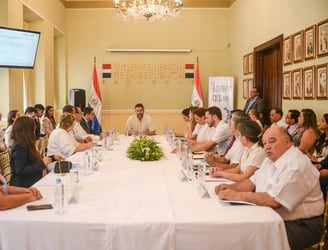 El vicepresidente Pedro Alliana mantuvo un encuentro con diversas autoridades del CICSI. Foto: Twitter.