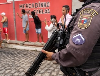 Un operativo en Río de Janeiro sobre el PCC. (Photo by Alessandro IMPERIAL / AFP)