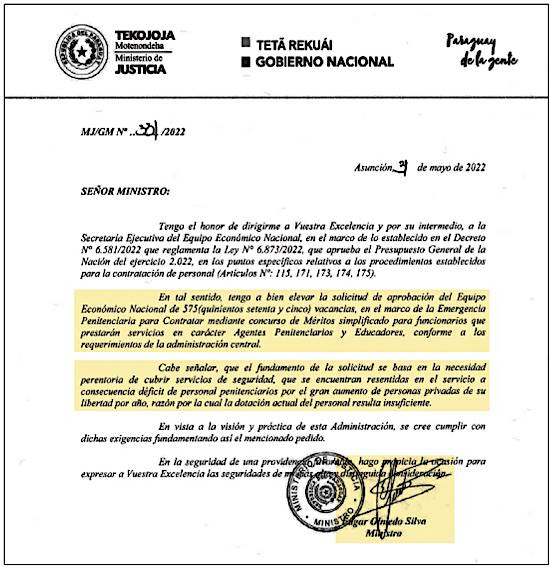 Una de las notas de pedido para contratar personal en el Ministerio de Justicia, firmada por Édgar Olmedo, quien alega el aumento extraordinario de presos por año.