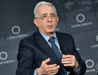 El expresidente Uribe se sentará en el banquillo de los acusados. (GettyImages: AFP)