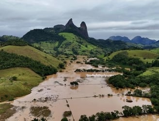 Vista aérea de las inundaciones en el estado de Espírito Santo, causadas por las fuertes lluvias. Foto: AFP.