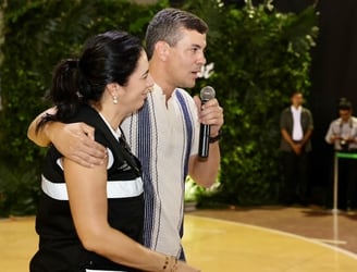 Claudia Centurión, ministra de Obras, junto a Santiago Peña.