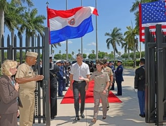 El presidente de la República, Santiago Peña, mantuvo este viernes una reunión con la comandante del Comando Sur de Estados Unidos, Laura Richardson.