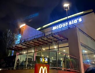 Cinco delincuentes armados irrumpieron esta madrugada en la sucursal de McDonald's de CDE. Foto: ilustrativa.
