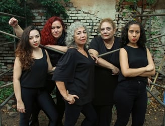Eli Marín, Gaby Cañete, Olga Vallejos, Patricia Reyna y Dai Acosta salen a escena con “La desgracia”. Foto: Gentileza