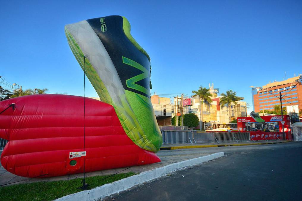 La Naci n New Balance entregar kits a corredores de la NB