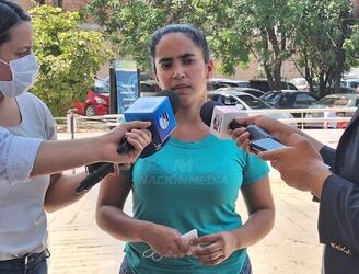 Jessica Amarilla, hermana de uno de los trabajadores afectados por la fuga de amoníaco. Foto: Hugo Rodas / Nación Media.