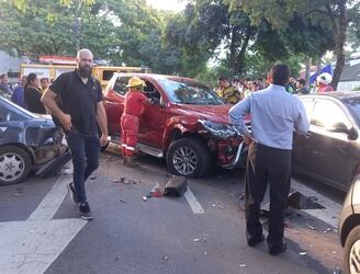 Accidente sobre la Avenida Mariscal López. Foto: Ever Benegas - Radio Universo 970.