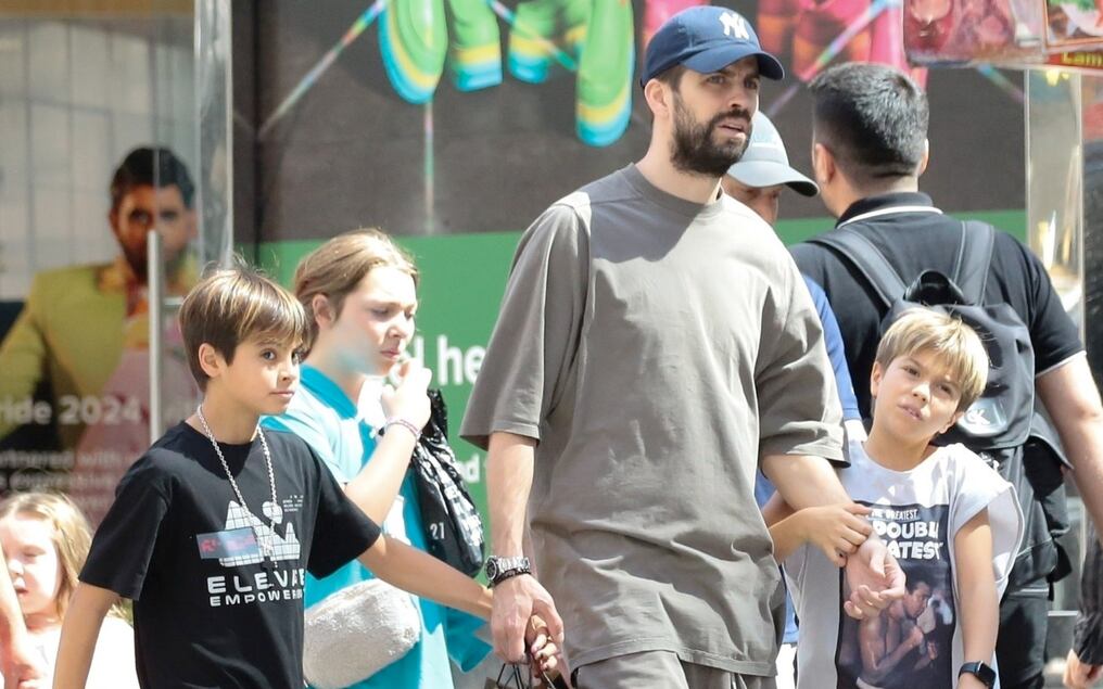 La Nación / Piqué decepcionado: ¿Sus hijos se alejan del fútbol por viajar  con Shakira?