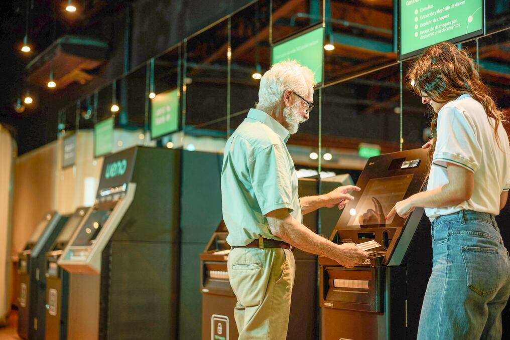 ueno bank anuncia que desde hoy todos los TED se encuentran habilitados y certificados para realizar extracciones de efectivo como en cualquier otro ATM, pudiendo utilizar tarjetas de cualquier entidad bajo las marcas de Mastercard y Visa. Foto: Gentileza