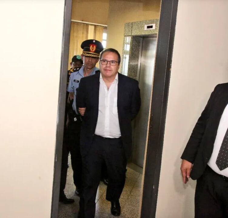 Carlos Granada, condenado a 10 años de prisión, por coacción sexual.
