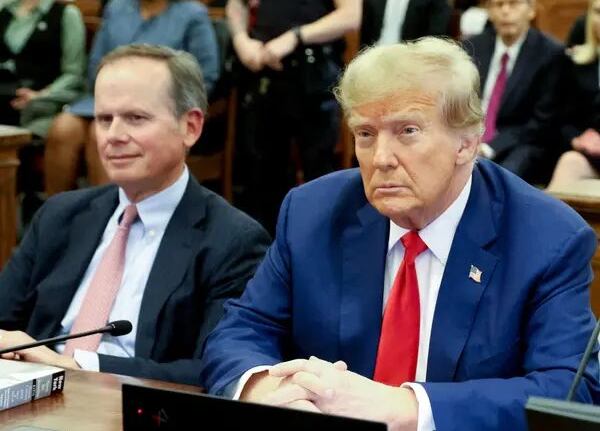 Aunque los problemas legales de Trump han beneficiado hasta ahora a su campaña trayendo millones de dólares en donaciones de sus partidarios, las encuestas muestran que su apoyo se erosionaría considerablemente si es condenado. Foto: Gentileza
