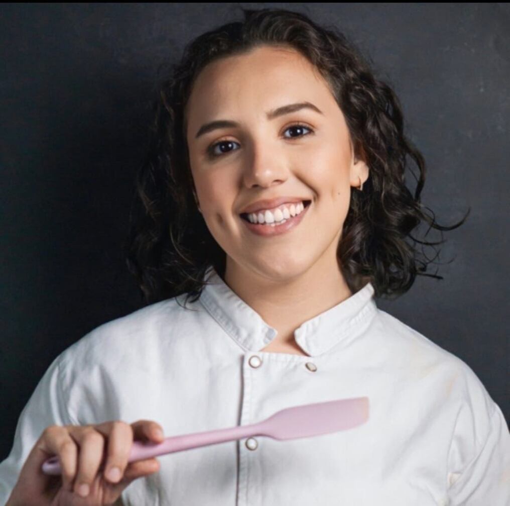 Aline necesita USD 20.000 para costear su tratamiento. Este domingo harán una feria de artículos varios como calzados, prendas para hombre, mujer y niños, bazar, artículos de pastelería y cocina y electrodomésticos, entre otros, en el barrio Itá Enramada de Lambaré sobre las calles María Vera y Aragón de Brun, esquina Gustavo Khön a partir de las 10:00, hasta las 17:00. Foto: Gentileza