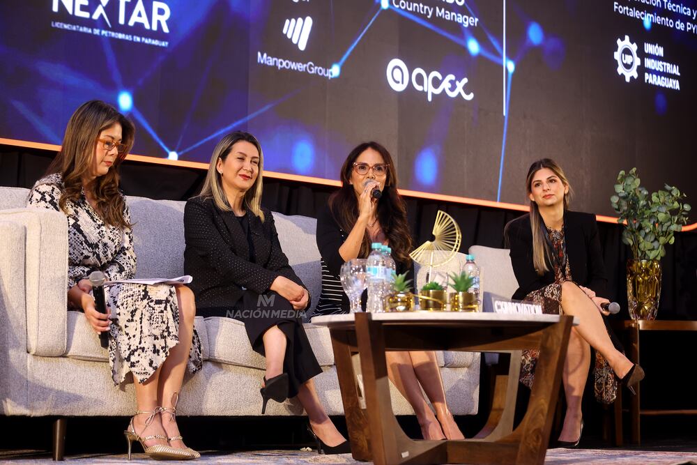 La charla entre las representantes fue en torno al papel del factor humano en las empresas y la llegada de las nuevas tecnologías. Foto: Matías Amarilla