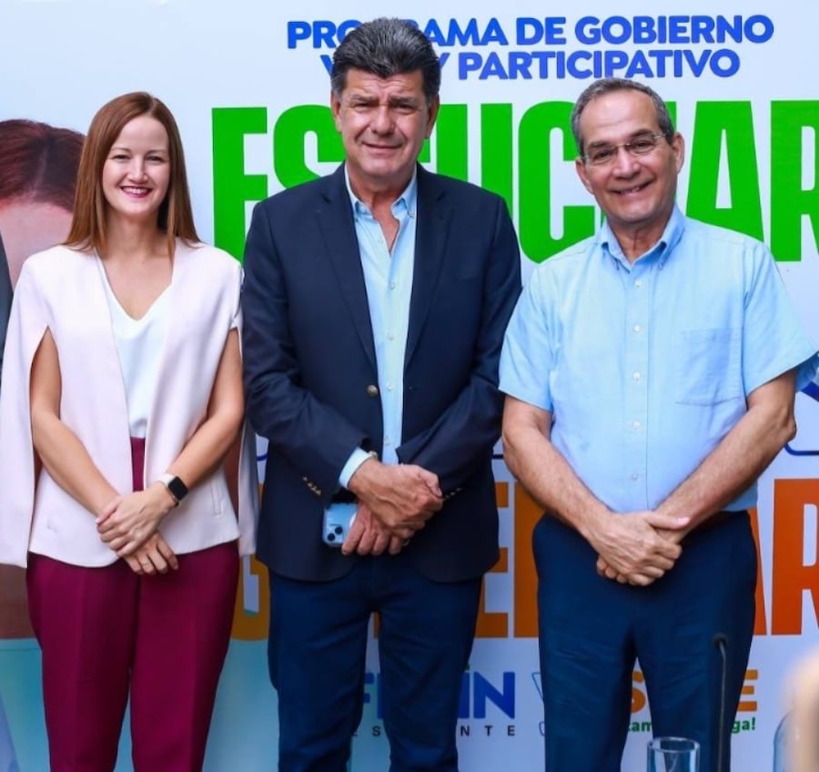 En el centro, el siempre perdedor Efraín Alegre, junto con su candidata oenegera Soledad Núñez y Martín Burt, quién recibió USD 1 millón de la donación recibida de Usaid mediante convenio de 2020
