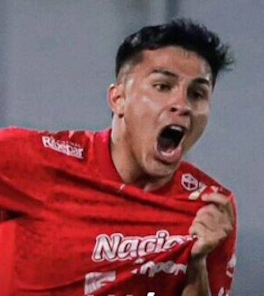 Héctor Bobadilla grita su gol