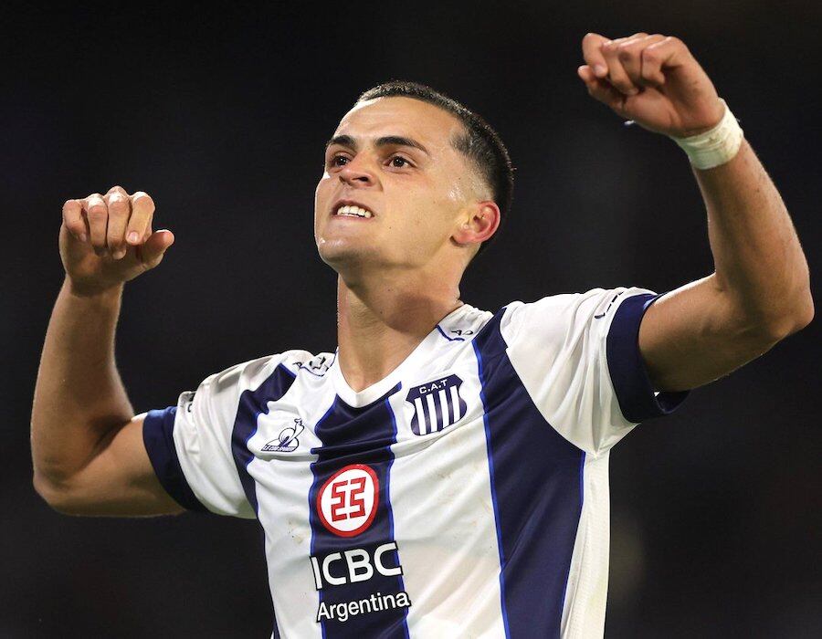 Tras varias semanas de penurias, Ramón Sosa es nuevo jugador del Nottingham Forest inglés.FOTO: AFP