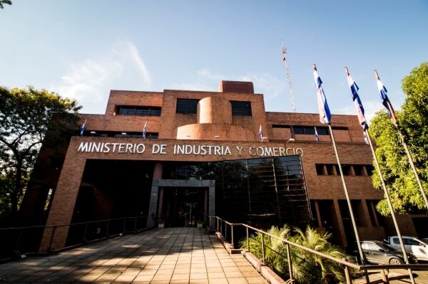 El nivel adecuado de impuestos es como un ‘termómetro fino’, que debe encontrar un equilibrio entre la competitividad y la capacidad del Estado para financiar la infraestructura necesaria, indicó el titular del MIC. Foto: Gentileza