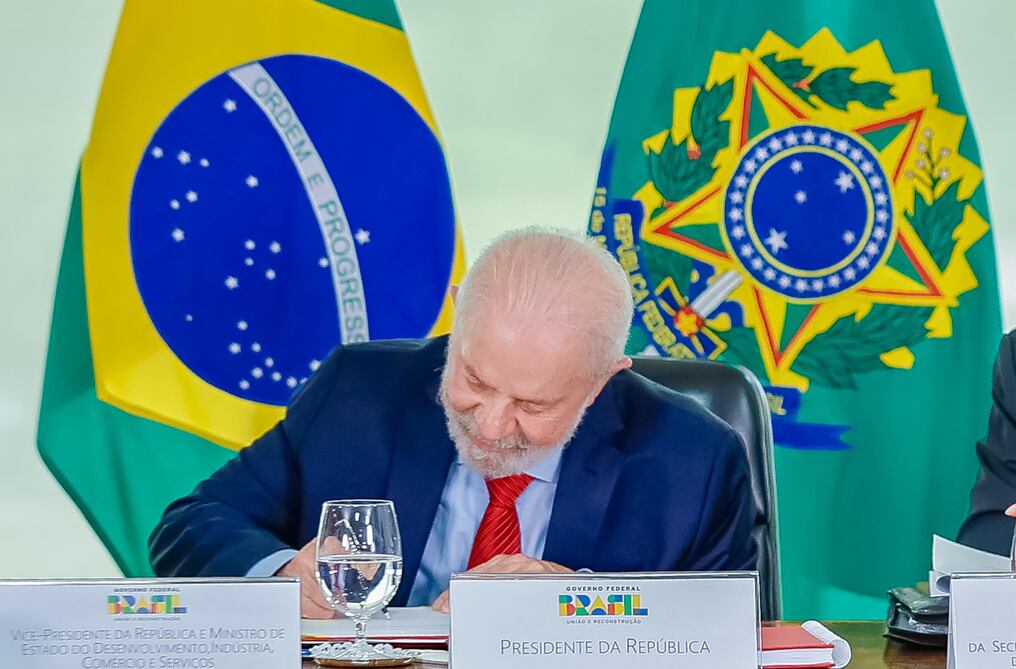 El presidente brasileño, que vetó el ingreso de Venezuela a los BRITS, canceló su viaje a Moscú por una lesión. Foto: @LulaOficial