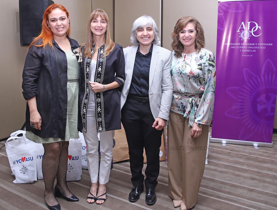 Victoria Peña, Carla Bacigalupo, Linda Taiyen y Marcela Bacigalupo