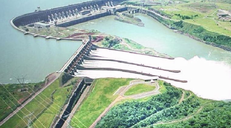 Gastos sociales de Itaipú terminan a fin de año, pero Peña tiene un as bajo la manga Gastos sociales de Itaipú terminan a fin de año, pero Peña tiene un as bajo la manga