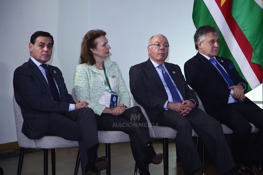 Los ministros Rubén Ramírez Lezcano (Paraguay), Diana Mondino (Argentina), Mauro Vieira (Brasil) y Omar Paganini (Uruguay). Foto: Eduardo Velázquez