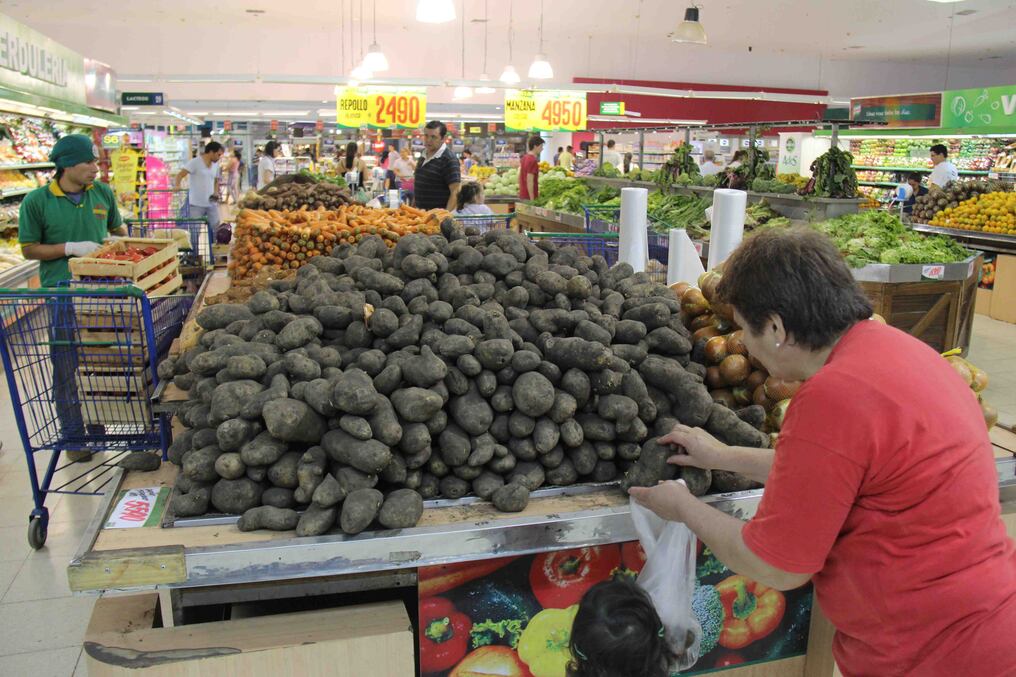 Desde la Capasu celebran la medida del nuevo gobierno, de reducir el costo de combustibles, lo que tendrá un pequeño efecto en los supermercados. Foto: Archivo